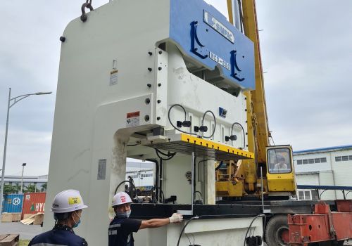 Dịch vụ cho thuê xe nâng, xe cẩu đang phát triển trên thị trường