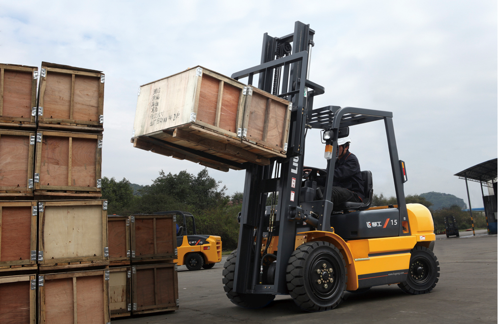uu nhuoc diem xe nang hang komatsu 1